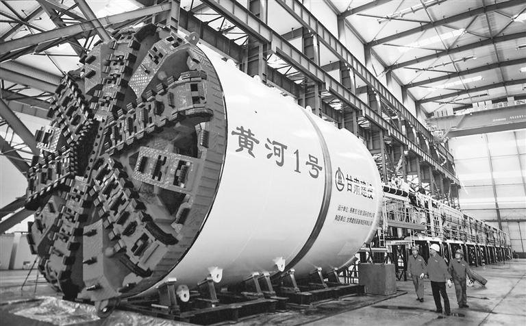 甘肃省制造的首台盾构机“黄河1号”，盾构机实现“甘肃造”。