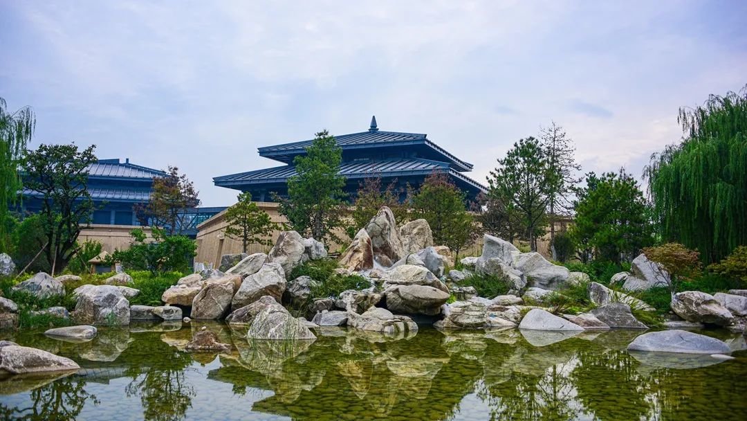 苑囿是中国古典园林的早期形式,秦时宫苑结合,著名的有上林苑,杜南苑