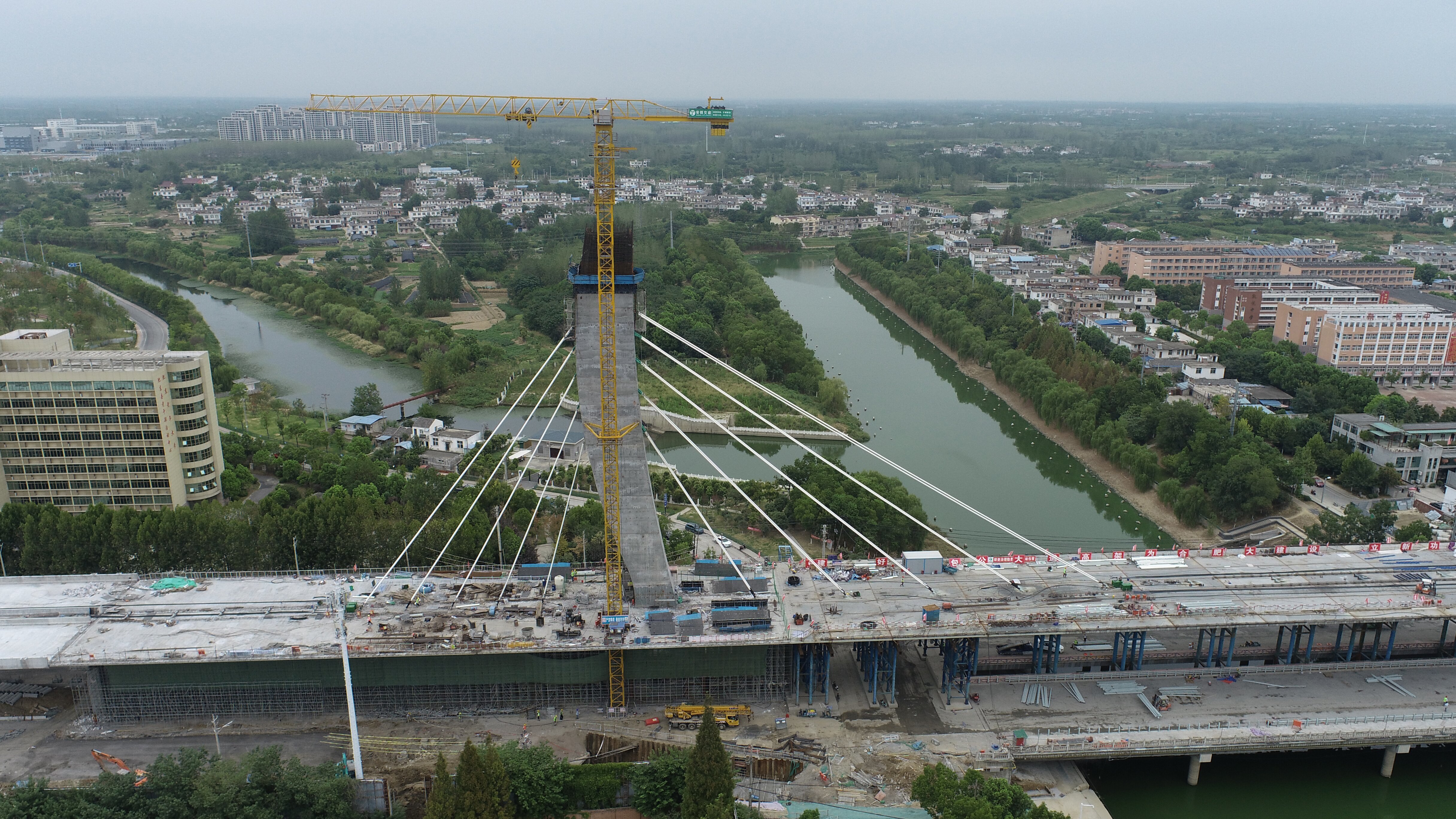 国庆献礼:合肥包公大道跨店埠河斜拉桥主塔顺利封顶