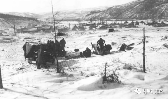 美军战地记者在12月8日拍摄的古土里，可见远处有一群美军搭设的帐篷。