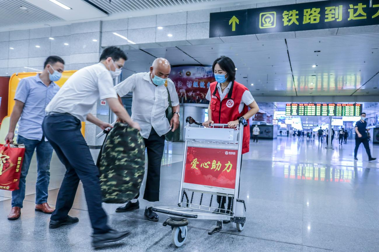 国庆来了，青岛地铁加开列车提运力