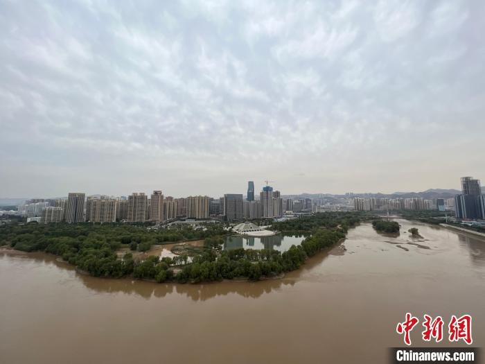 秋日登兰州“黄河楼”近百米高空赏黄河美景