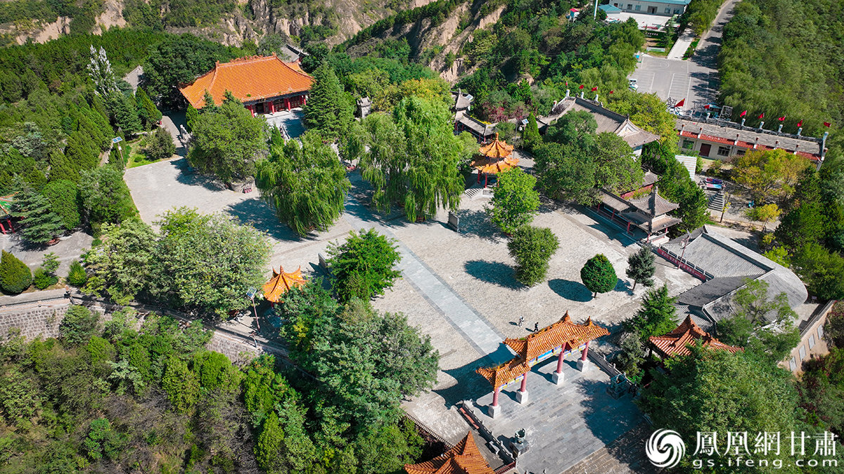 周祖陵景区位于庆城县东山，因山顶有周先祖不窋之陵寝而得名。杨艺锴 摄