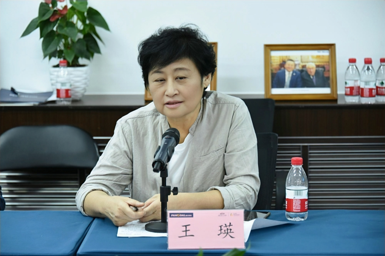 北京生前预嘱推广协会理事长、盘古智库学术委员、老龄社会30人论坛成员王瑛