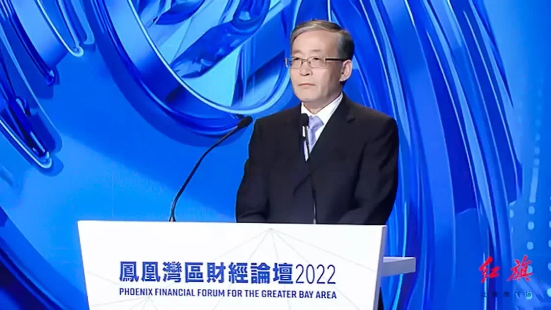 图为于学军在“凤凰湾区财经论坛2022”上发言