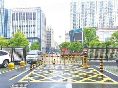 蛟桥街道上罗村出入口围合情况