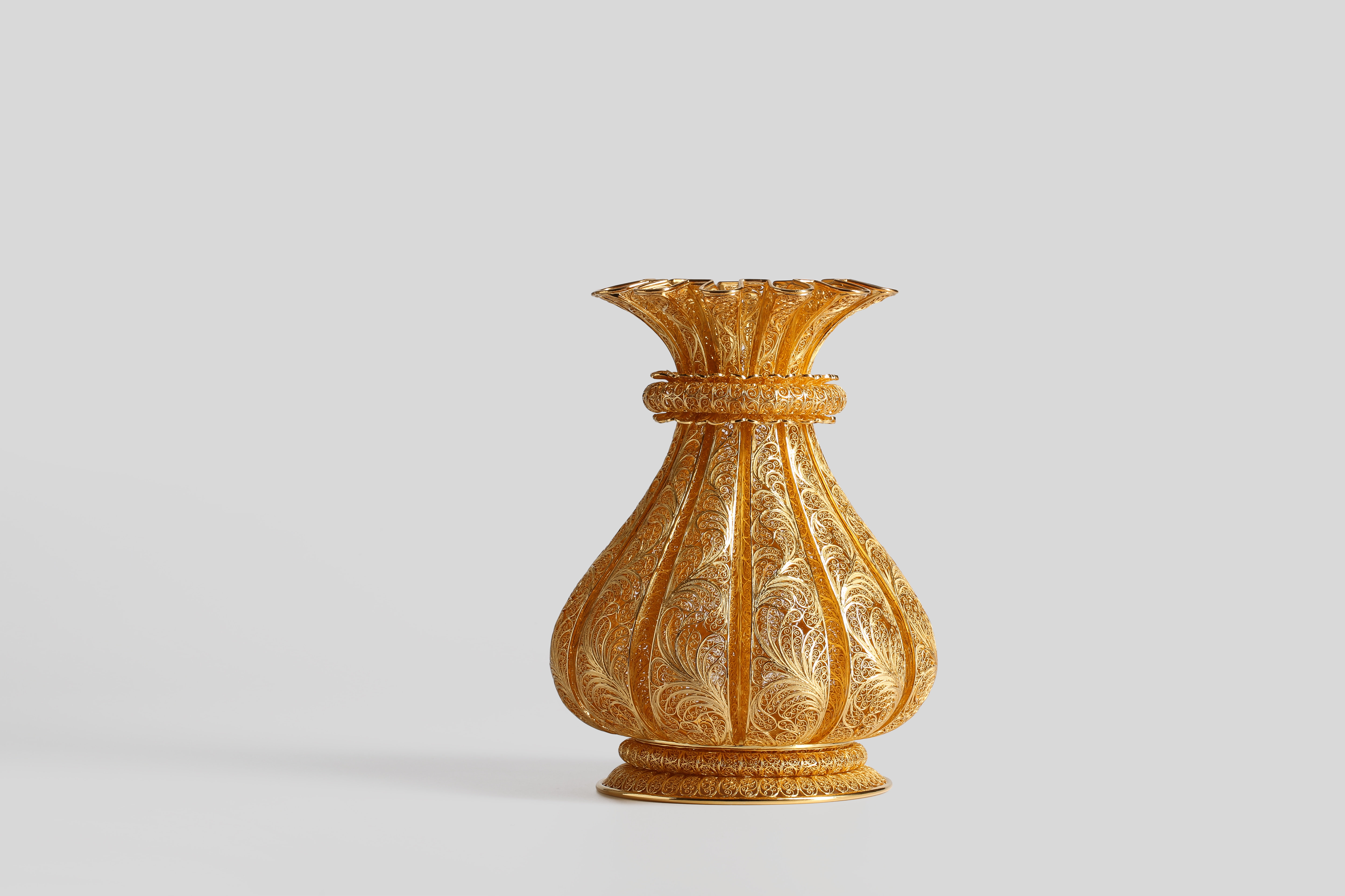 铜丝编织花瓶图片