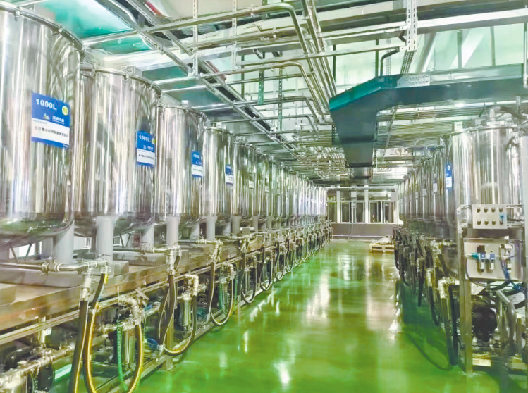 国家级专精特新“小巨人”双虎涂料生产车间。