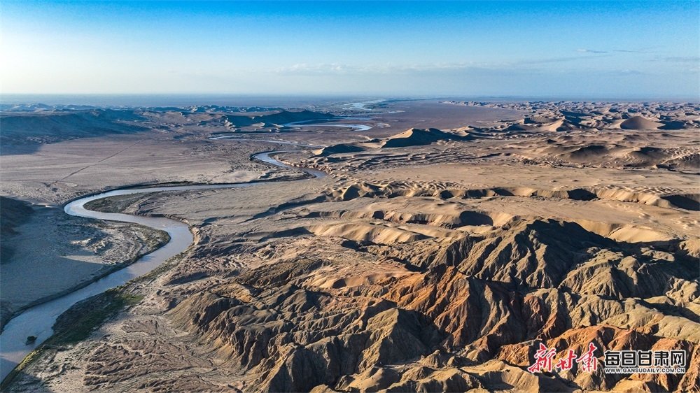 黑河流经罗城正义峡进入金塔县