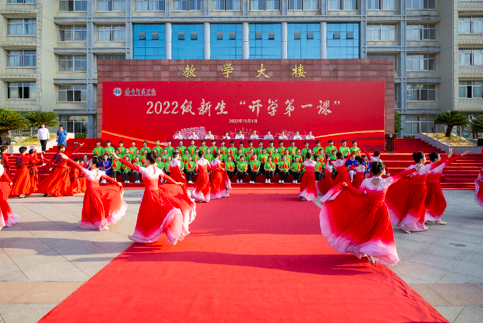 豫章师范学院举行音诗舞大型合唱表演《我和我的祖国》