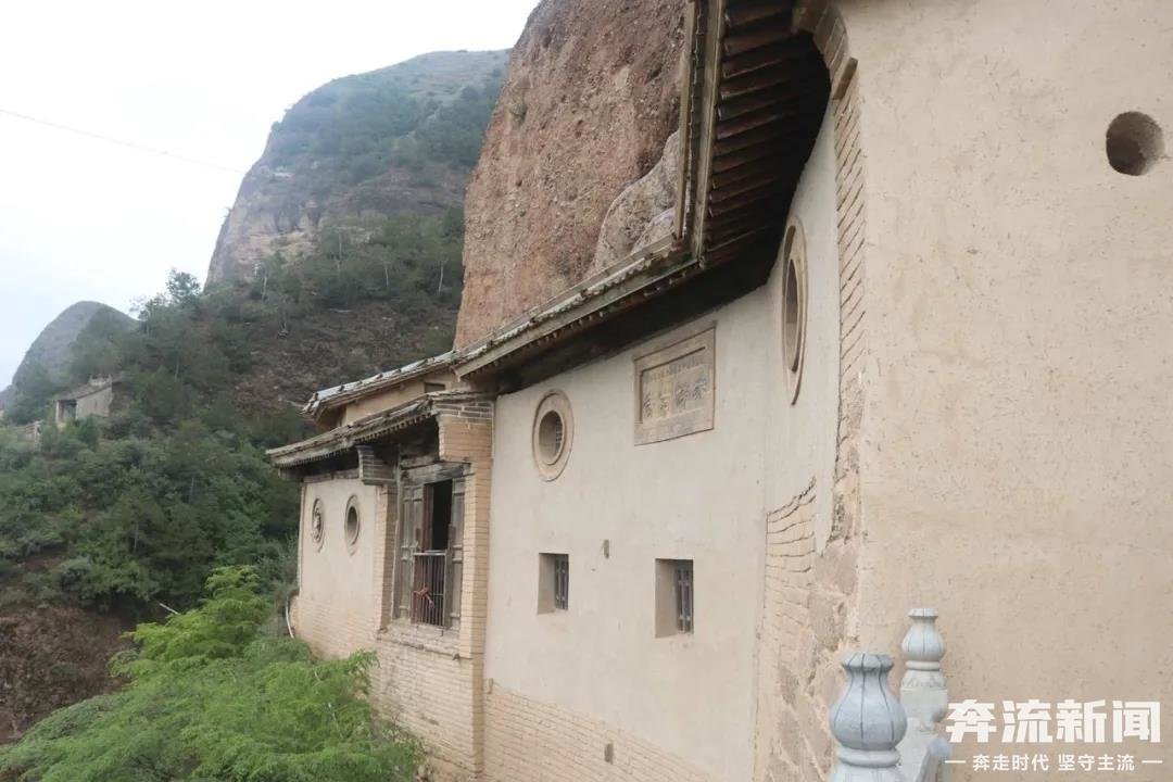 ▲木梯寺山门走廊