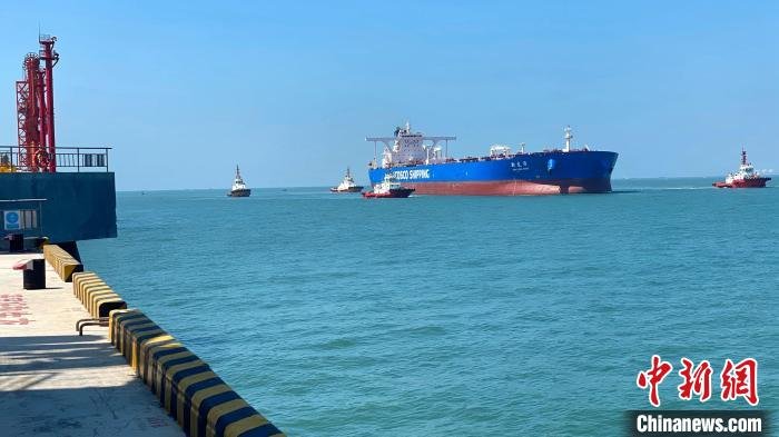 首艘30万吨级油轮顺利靠泊广东石化原油码头 广东石化 供图