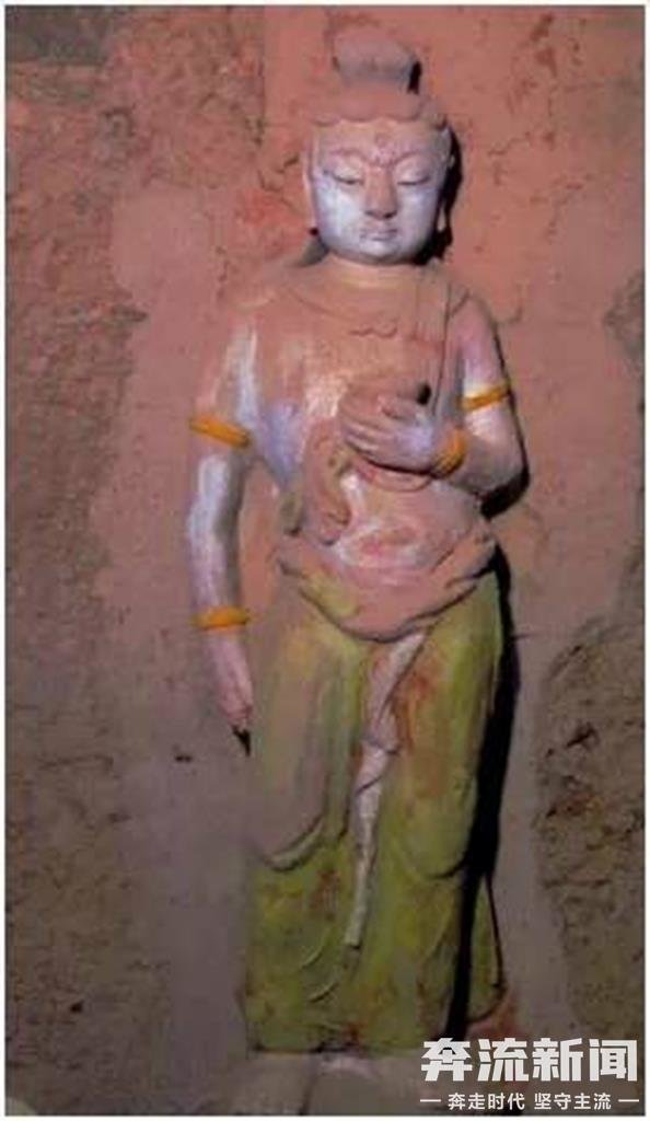 ▲第五窟正壁右肋的侍女