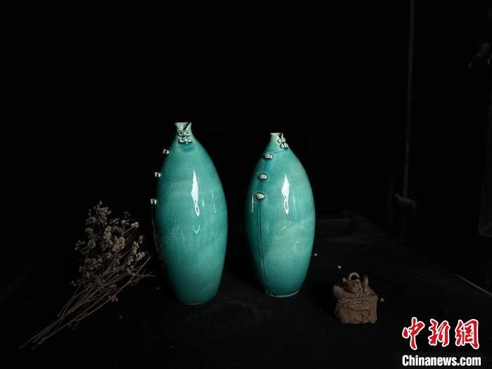 图为张胜波制作的牙舟陶作品。　受访者供图