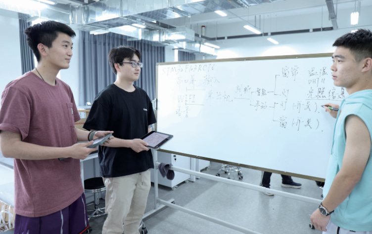 临时参赛，兰大学子靠什么一举夺魁