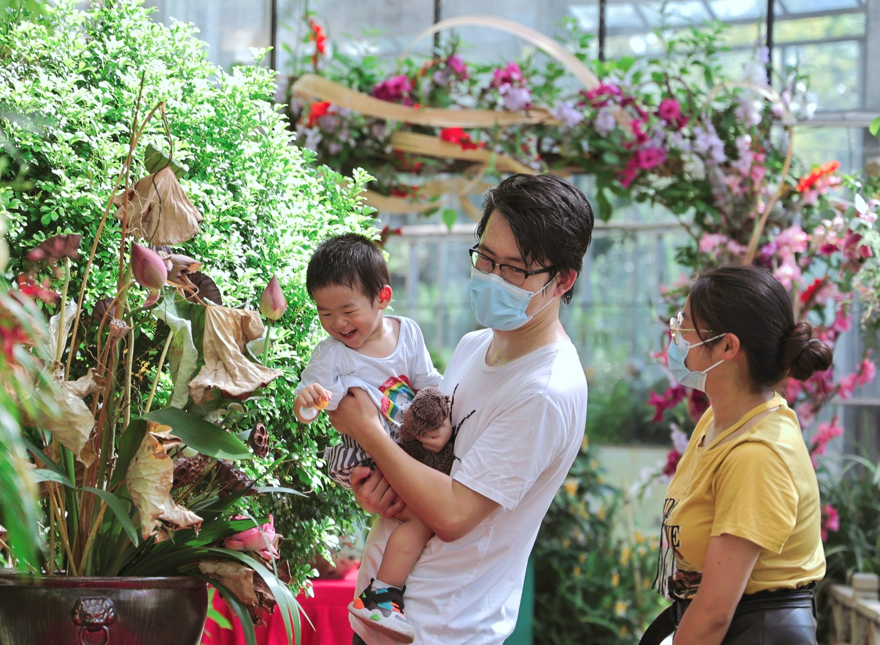 国庆节期间，武汉植物园受亲子家庭青睐。