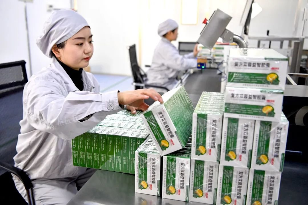 亳州药业经济蓬勃发展，中药制剂、中成药品种繁多。