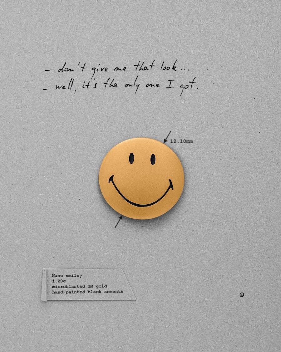 生动可爱的Smiley形象由微喷砂和喷绘处理的黄金制成