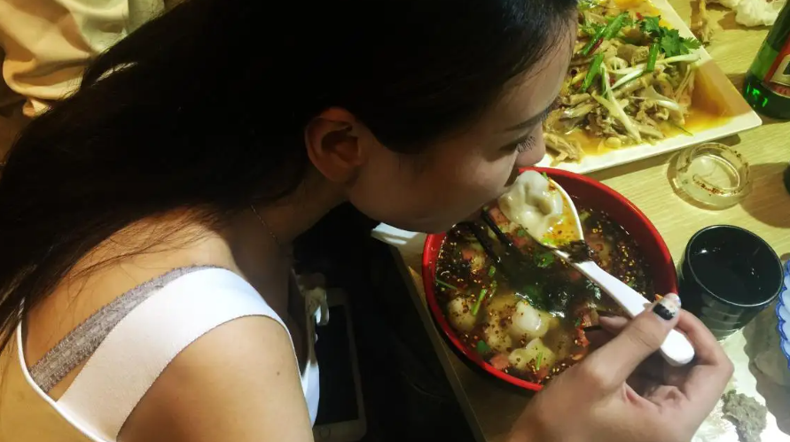 喝汤能补钙？汤和肉哪个更有营养？看完这些，你就懂了！_凤凰网