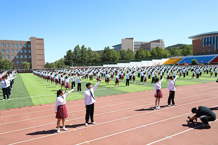 校园舞《一起向未来》