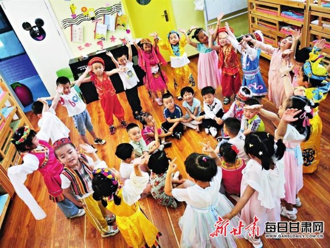 天水市奋斗巷幼儿园开展“中华民族一家亲同心共筑中国梦”主题教育教学活动