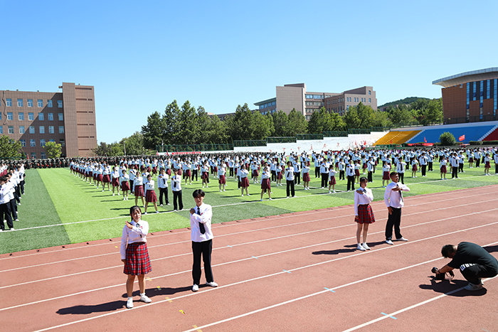 校园舞《一起向未来》