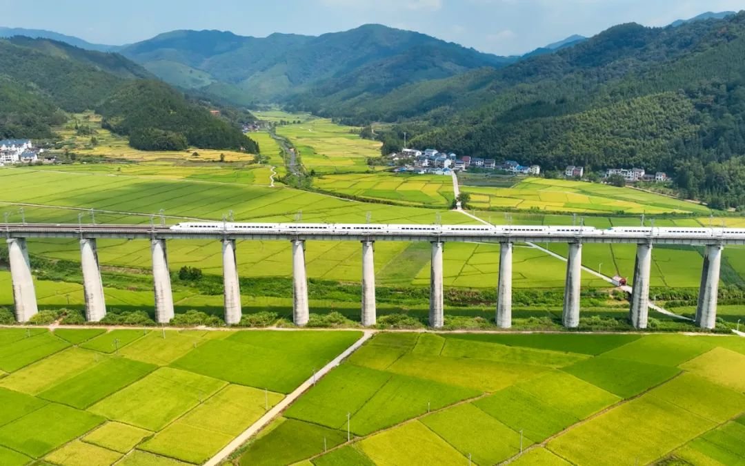 南铁定制“高铁+旅游”攻略 服务旅客假期出游凤凰网江西_凤凰网