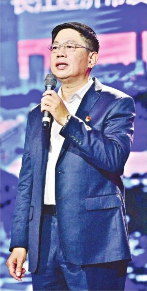 湖北省政府咨询委员、长江经济带智库联盟秘书长秦尊文。