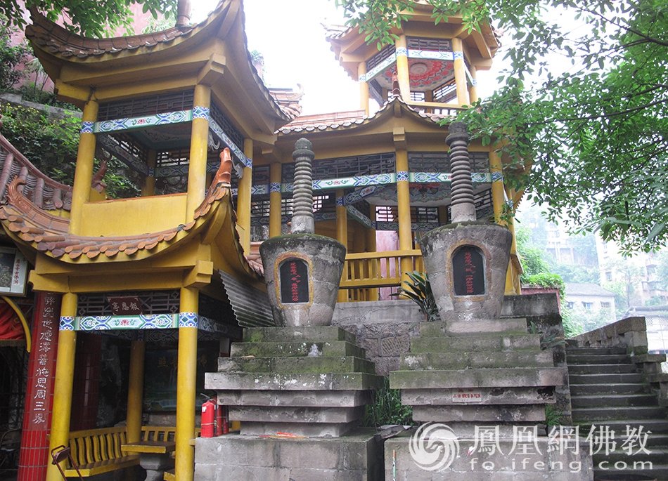 走进千年慈云寺:重庆最朋克古刹,山城中“不一样的烟火”