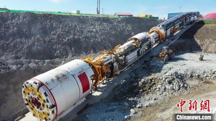 全球首台大坡度+超小转弯半径矿用TBM　范家林 摄