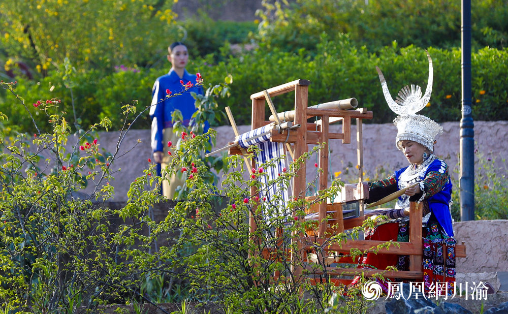 依文&middot;中国手工坊创始人夏华携深山绣娘领动新“潮”势，国潮嘉年华闪耀重庆