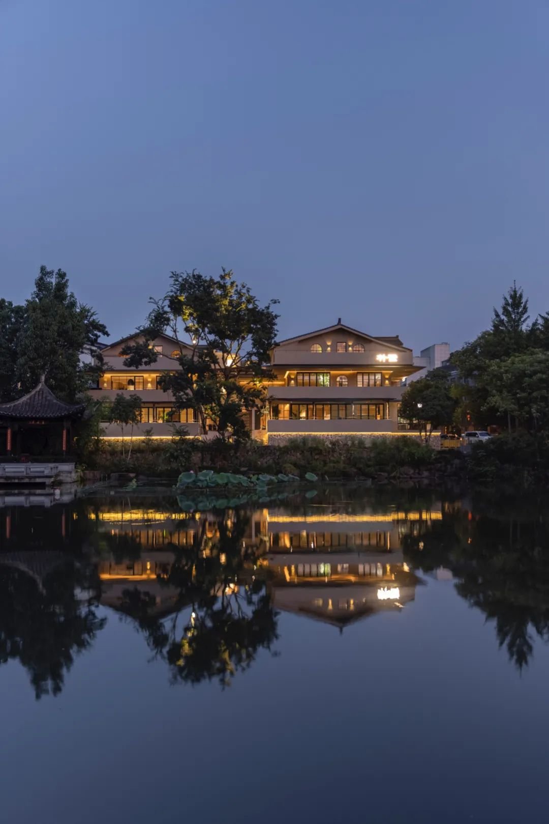 3家开在大自然里的餐厅：在山间、水边、洞穴野餐_凤凰网
