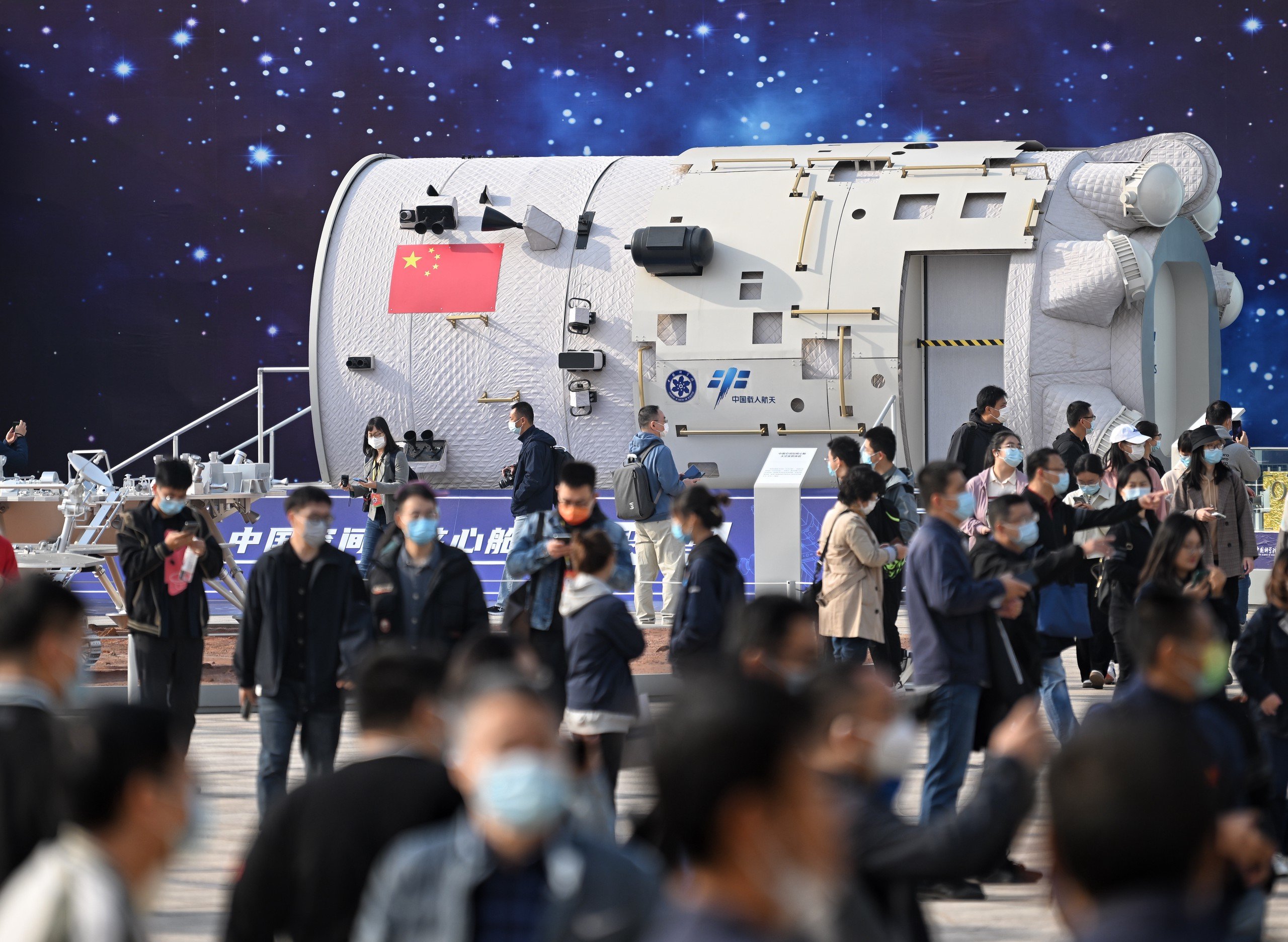 喜迎党的二十大:中国十年科技成就吸引多国记者目光_凤凰网