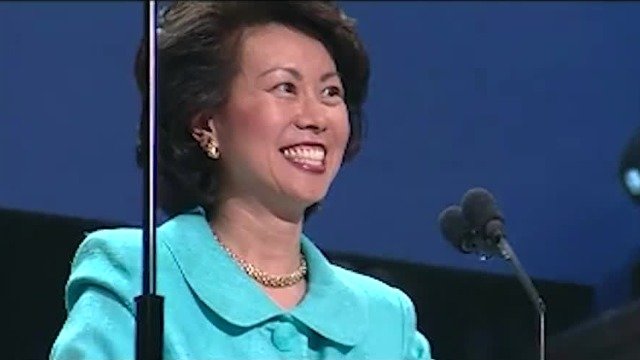 2001年美国总统小布什力邀赵小兰出任劳工部部长，赵小兰为何再三婉拒？