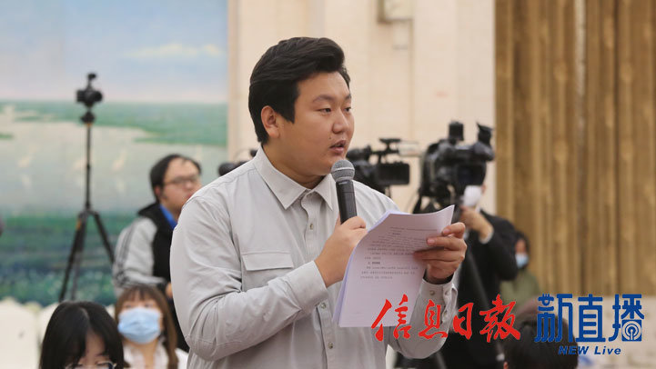 中央广播电视总台提问(文颖 摄)