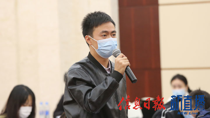 江西日报提问(文颖 摄)