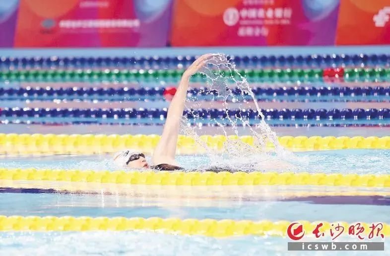 ▲62岁的杨正可坚持每天训练,为长沙队夺得两枚银牌。