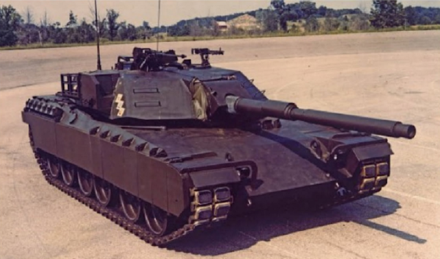 图片：XM1主战坦克原型车。