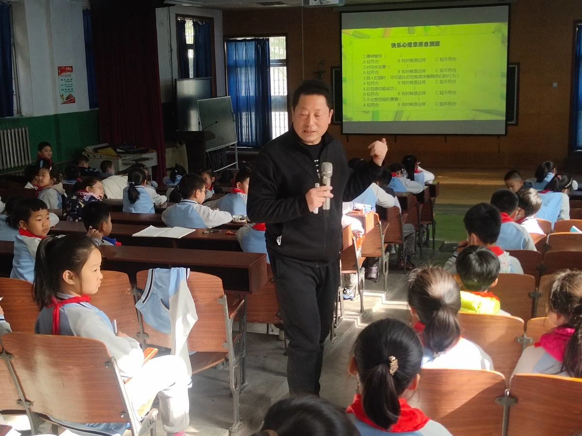 共助心理健康 西安市红会医院开展“世界精神卫生日”义诊活动