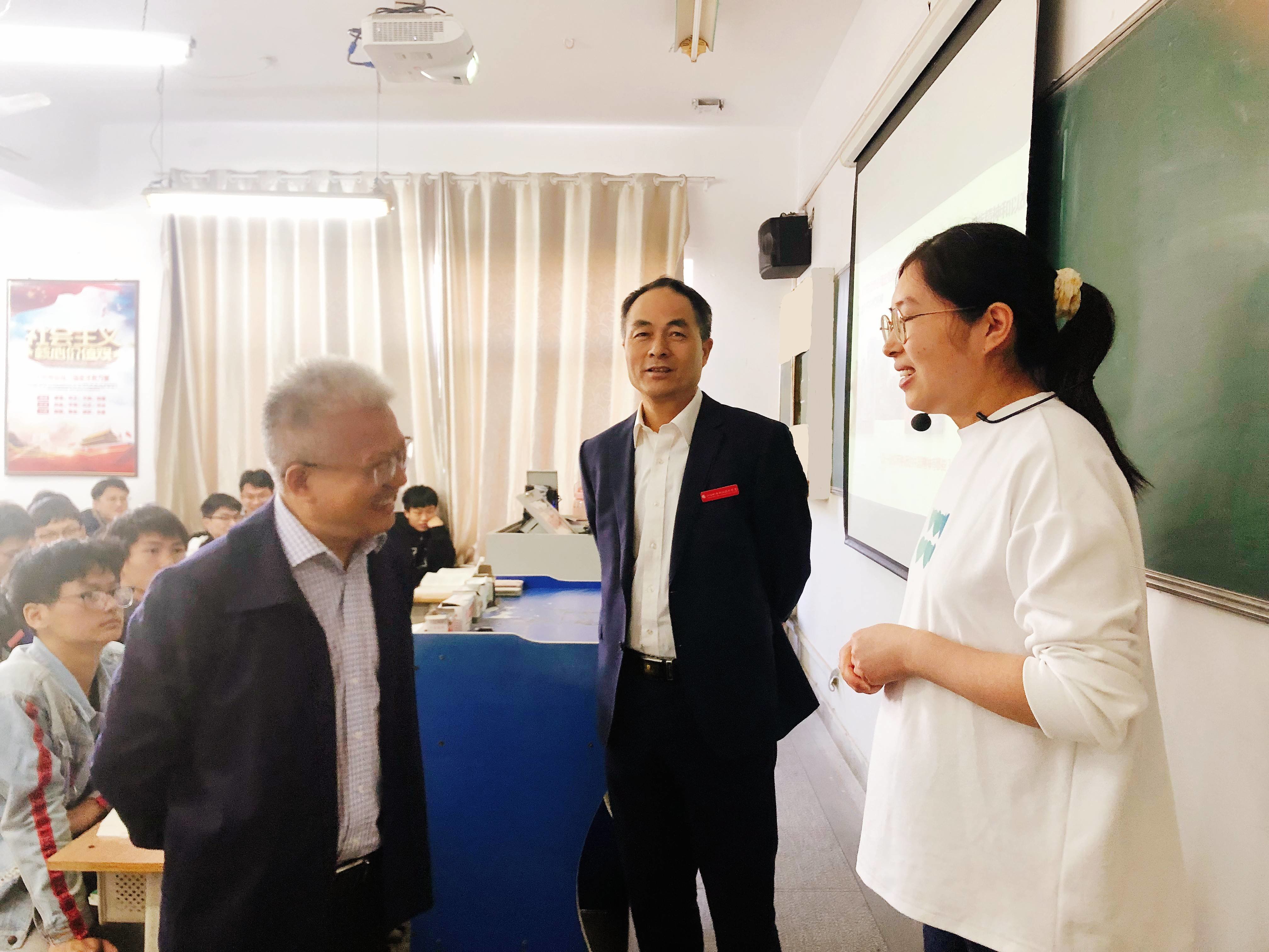 省教育厅副厅长汪立夏深入江西机电职院课堂听思政课