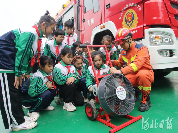 河北:防灾减灾知识进校园2.jpg