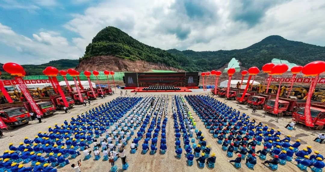 2022年6月28日,达州东部经开区麻柳镇举行的方大集团达钢搬迁升级项目