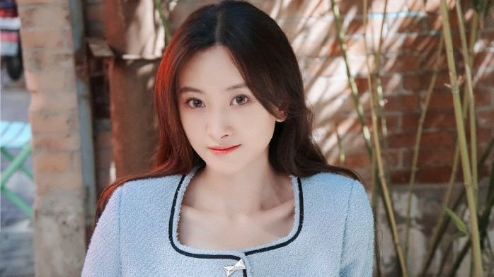 代文雯小香风造型秋日户外写真释出 清新柔美让人眼前一亮_凤凰网