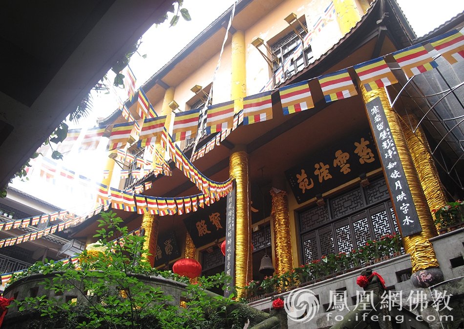 走进千年慈云寺:重庆最朋克古刹,山城中“不一样的烟火”