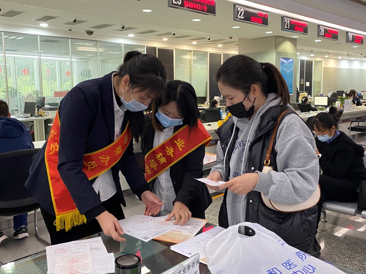 五年累计延时服务3100余小时 西安高新区“5+2”服务机制暖人心