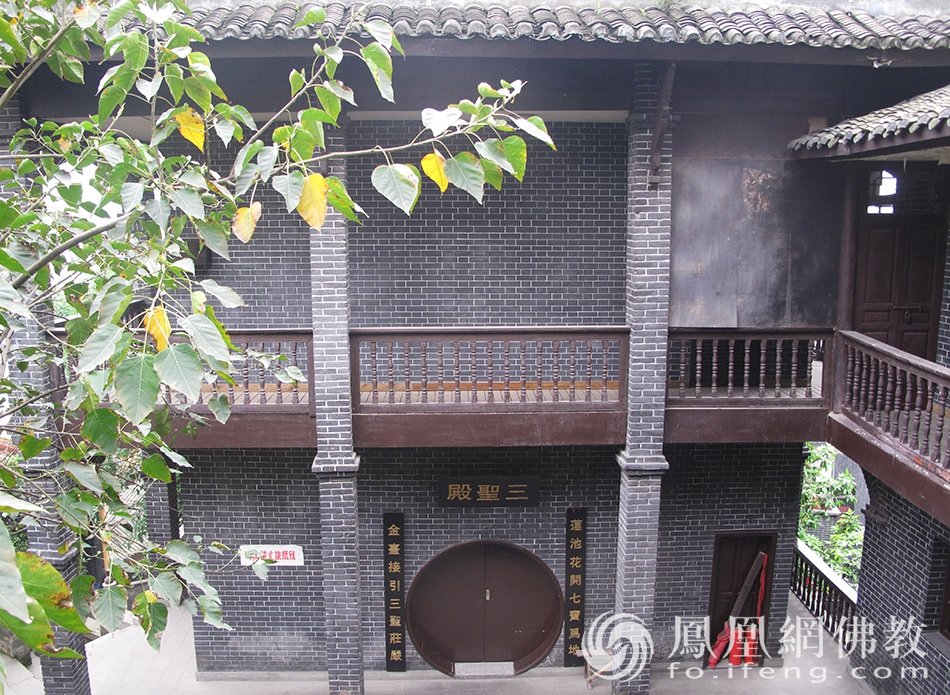 走进千年慈云寺:重庆最朋克古刹,山城中“不一样的烟火”