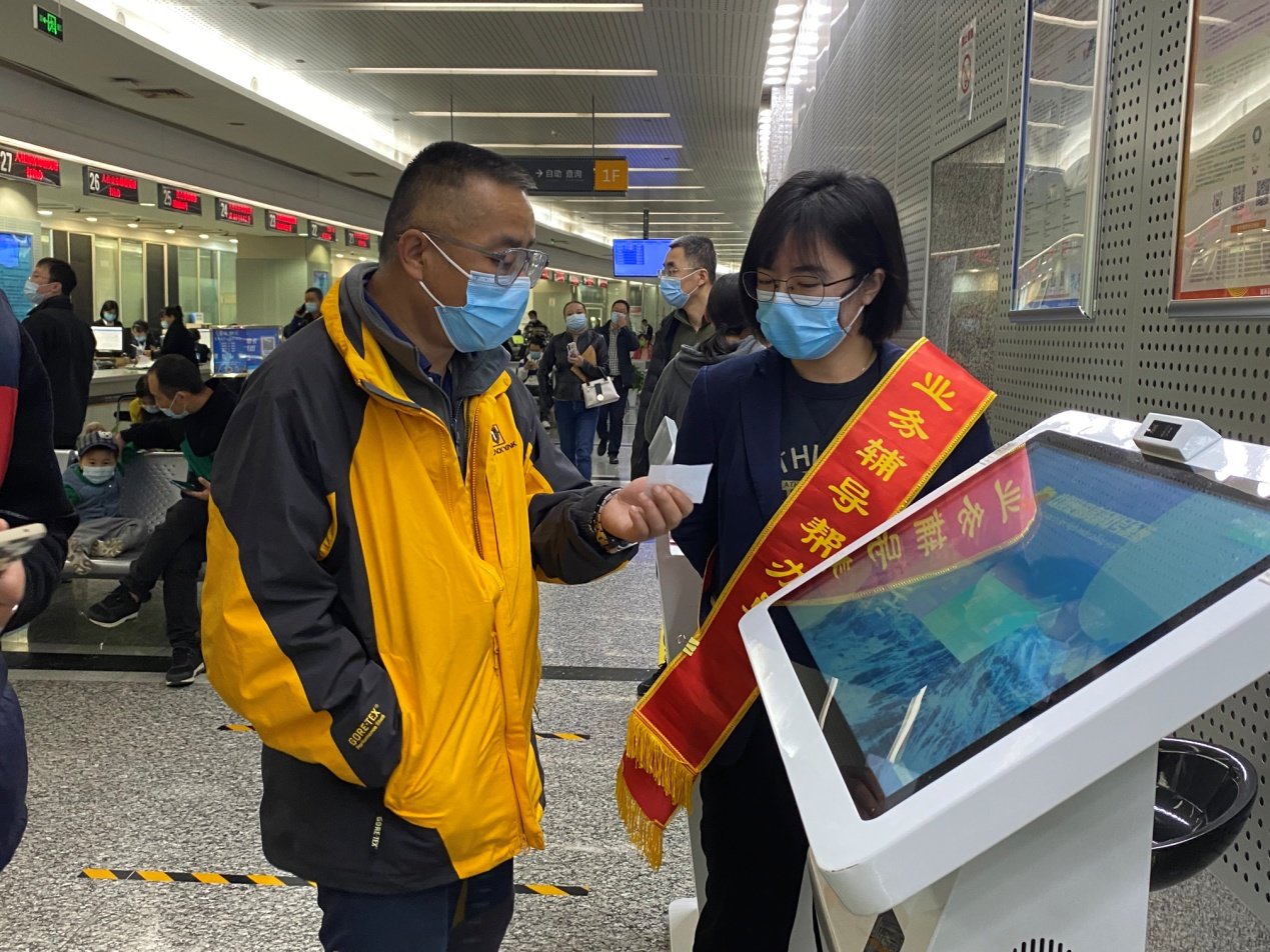 五年累计延时服务3100余小时 西安高新区“5+2”服务机制暖人心