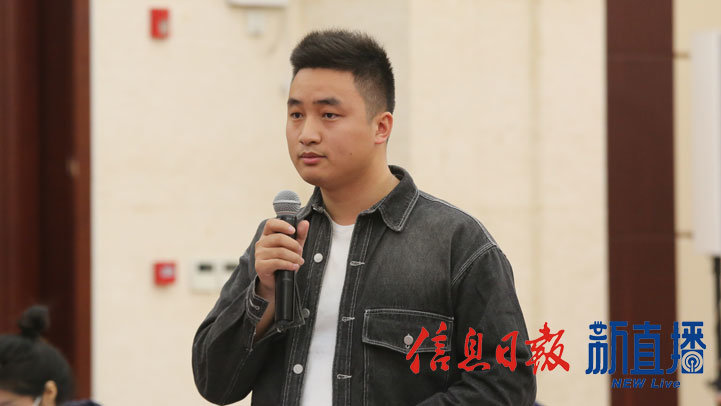 人民日报提问(文颖 摄)