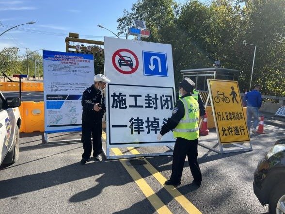 朱家河桥封闭加固施工。通讯员冯夏雪供图
