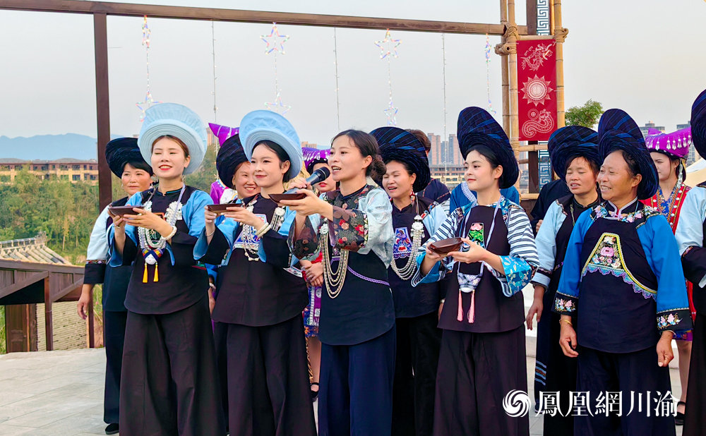 依文&middot;中国手工坊创始人夏华携深山绣娘领动新“潮”势，国潮嘉年华闪耀重庆